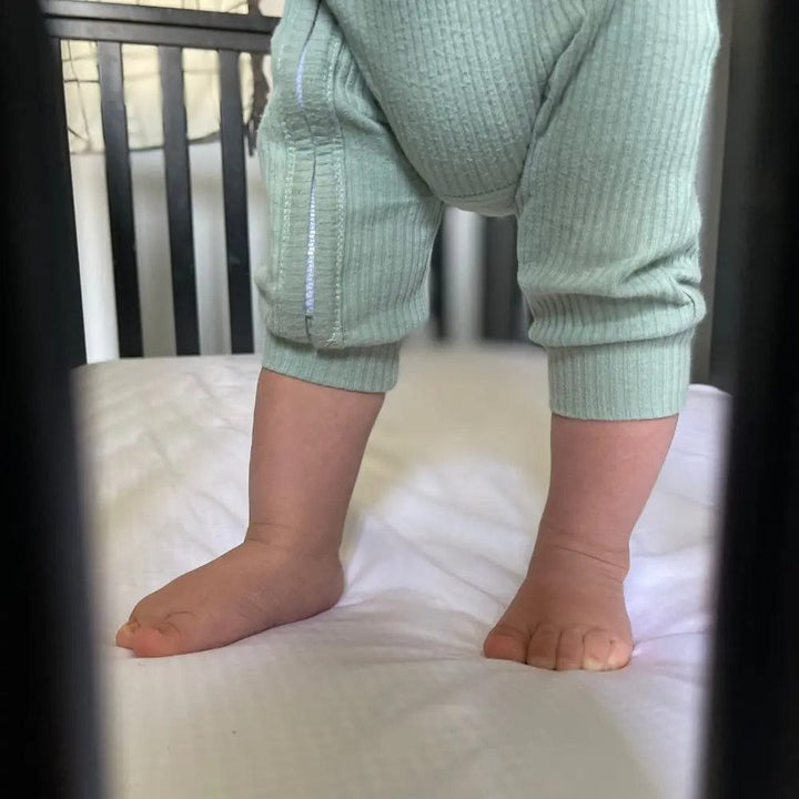 ettitude CleanBamboo® Signature Sateen Crib & Toddler Fitted Sheet