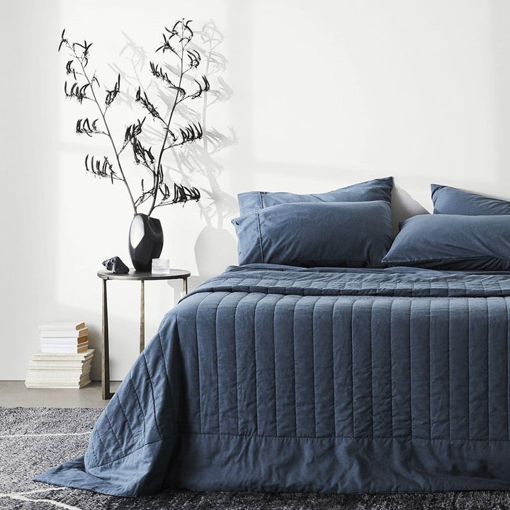 ettitude Ink / Full/Queen Linen+ Quilted Coverlet