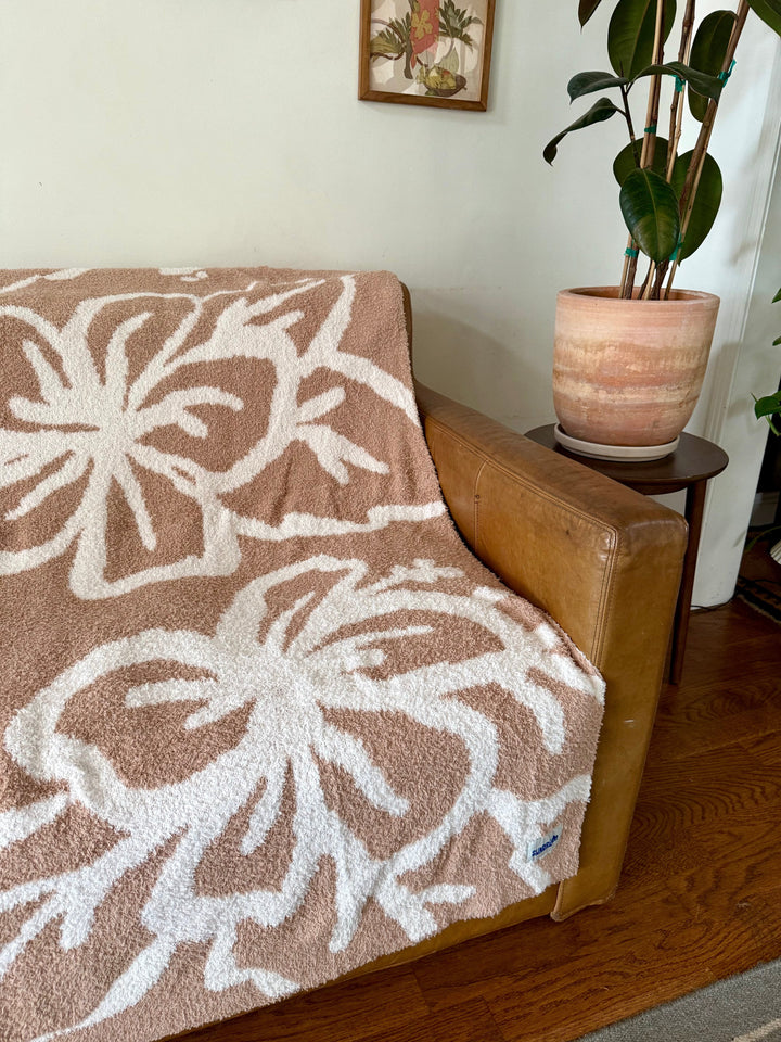 Sundream Hibiscus Plush Throw - Dune