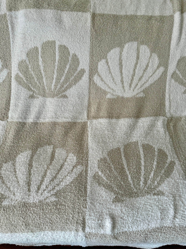 Sundream ShellCheck Plush Throw - Sand + Tan