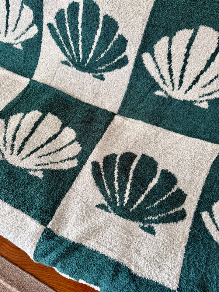 Sundream ShellCheck Plush Throw - Seaglass